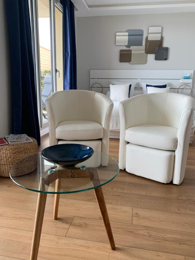 Horizon Bleu Apartment Довил Екстериор снимка